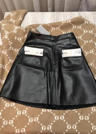 Стильные кожаные юбки мини трапеция с цепочками нарядные4 фото