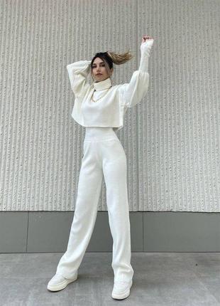 Костюм чорний, беж, білий