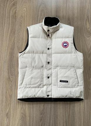 Мужской пуховой жилет canada goose