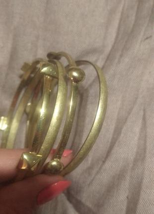 4 тонких золотистых браслета avon на узкое запястье2 фото