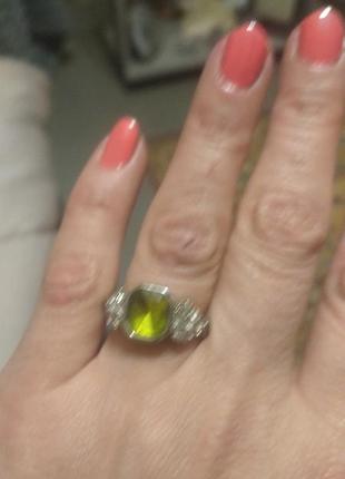 Красивое кольцо avon с зеленым камнем 18р5 фото