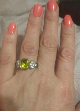 Красивое кольцо avon с зеленым камнем 18р4 фото