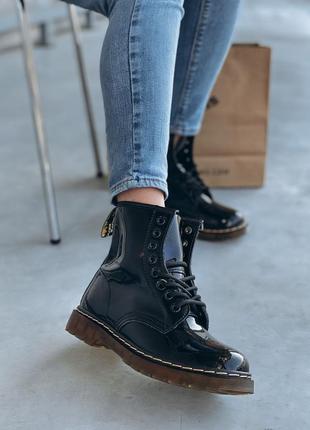 Зимові шкіряні чоботи dr.martens❄ лаковані чоботи, черевики на хутрі