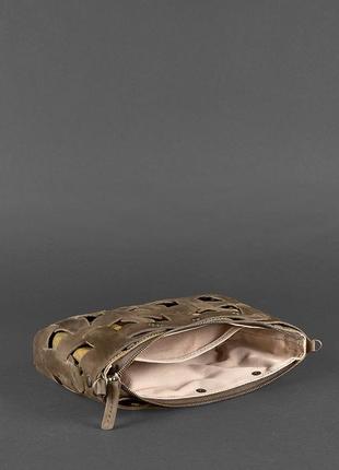 Женская кожаная плетеная сумка клатч через плечо кросс-боди из натуральной кожи размер s темно-коричневая3 фото
