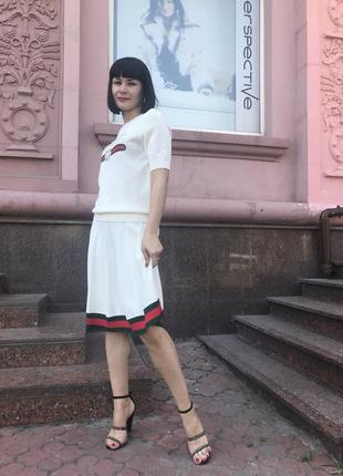 Костюм женский с юбкой трикотажный белоснежный3 фото
