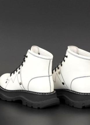 Жіночі черевики alexander mcqueen tread slick boots white black 36-37-38-39-40-413 фото