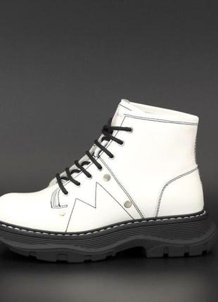 Жіночі черевики alexander mcqueen tread slick boots white black 36-37-38-39-40-412 фото