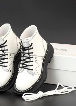 Женские ботинки alexander mcqueen tread slick boots white black 36-37-38-39-40-417 фото