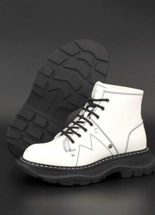 Жіночі черевики alexander mcqueen tread slick boots white black 36-37-38-39-40-415 фото