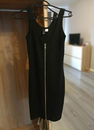 Черное платье в обтяжку h&m