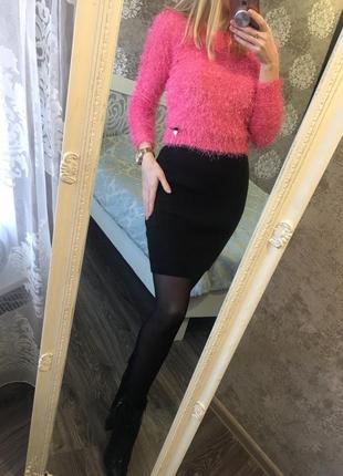Яркий пушистый свитер