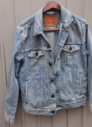 Чоловіча джинсова куртка levi's strauss.
