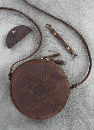 Женская кожаная круглая сумка через плечо кросс-боди из натуральной кожи темно-коричневая3 фото
