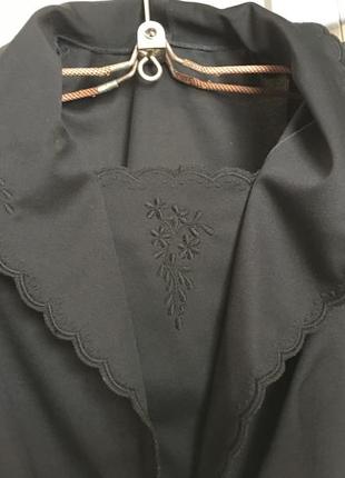 Чорне плаття з шовковою вишивкою.1 фото