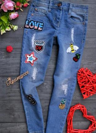 Офигенные джинсы с нашивками george 4-5лет