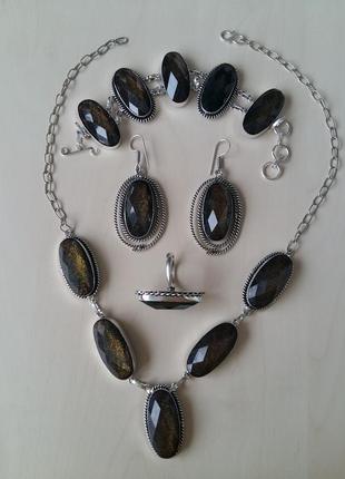 Шикарный комплект из дихроичного стекла: ожерелье, браслет, кольцо и серьги1 фото
