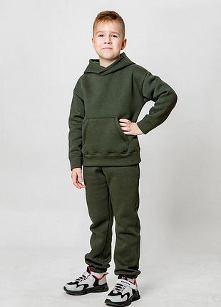 Зимовий спортивний костюм