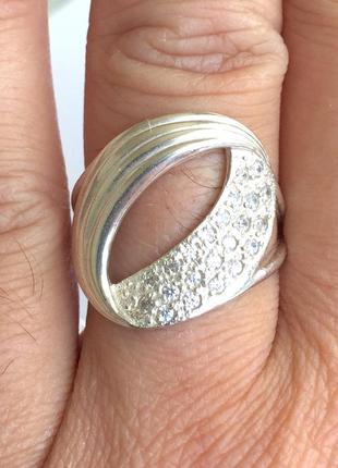 Новое красивое серебряное кольцо с куб.цирконием3 фото