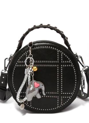 Модная маленькая женская сумка. сумка женская круглая с заклепками и подвеской (черная)