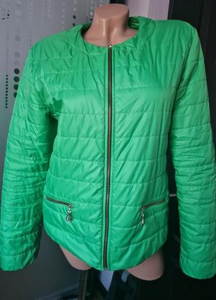 Весняна куртка, яскравий зелений колір