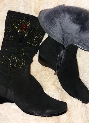 Нові зимові замшеві чоботи ,40,5-41раз., на натуральному хутрі.,польща.