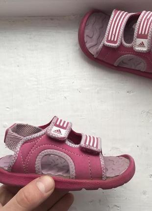 Adidas дитячі босоніжки, сандалі 24р