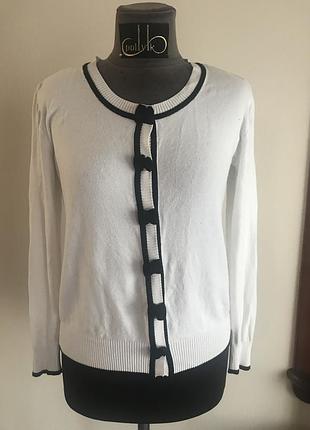 Белая кофта с бантиками