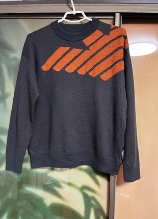 Свитер шерстяной