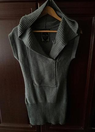Крутое вязаное платье свитер с капюшоном guess оригинал3 фото