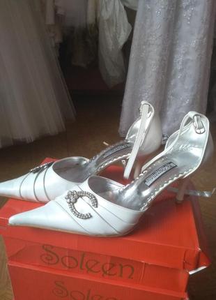 Весільні туфлі. розпродаж1 фото