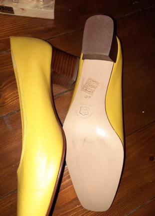 Комплект желтого цвета, сумка, портмоне, туфли, ремень франция3 фото