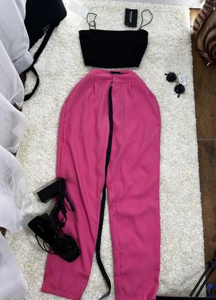Розовые стильные брюки от plt