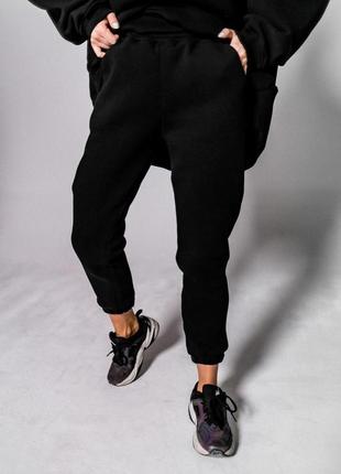Женские зимние спортивные штаны оверсайз черные | брюки джоггеры утепленные с начесом
