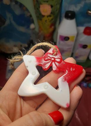 Новогодние игрушки на елку ручной работы из эпоксидной смолы на подарок
