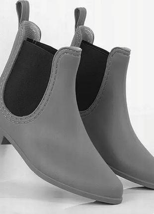 Женские резиновые ботинки