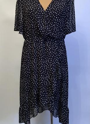 Шифонова сукня в горох на запах