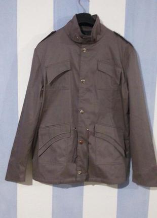 Вітрівка парку з цікавими деталями