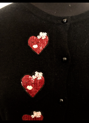 Кашеміровий кардиган f&f, прикрашений декоративними сердечками спереду та на спині3 фото