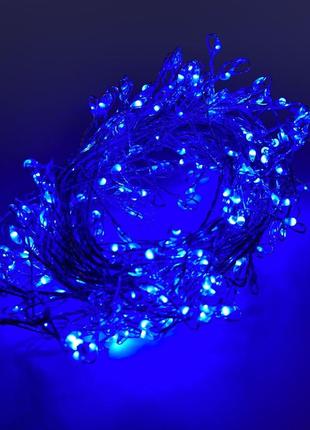 Новорічна гірлянда мідна на ялинку у формі гілочок на дереві колір синій3 фото