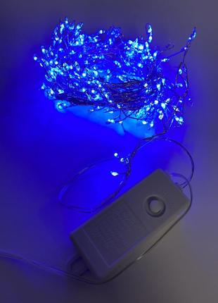 Новорічна гірлянда мідна на ялинку у формі гілочок на дереві колір синій6 фото