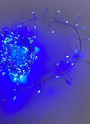 Новорічна гірлянда мідна на ялинку у формі гілочок на дереві колір синій9 фото