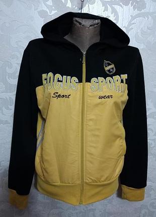 Спортивная кофточка