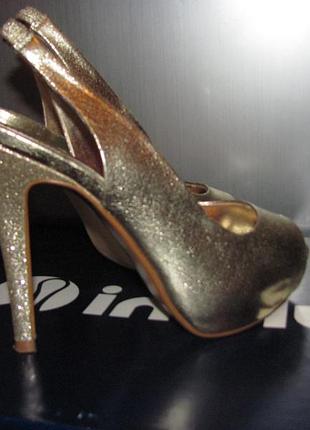 Золотые босоножки на шпильке dorothy perkins