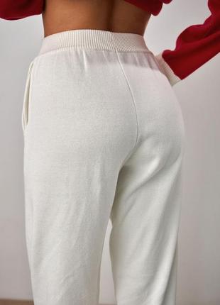 Женские трикотажные брюки-джоггеры на резинке молочного цвета. модель 2434 trikobakh8 фото