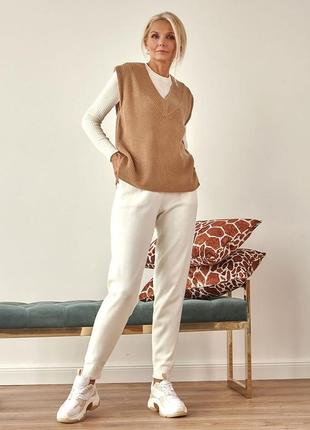 Жіночі трикотажні штани-джогери молочного кольору. модель 2434 trikobakh5 фото