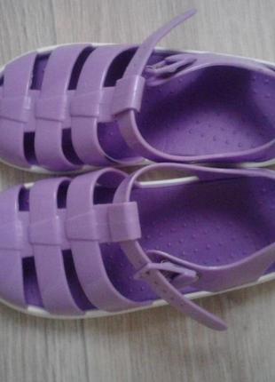 Сандалі next