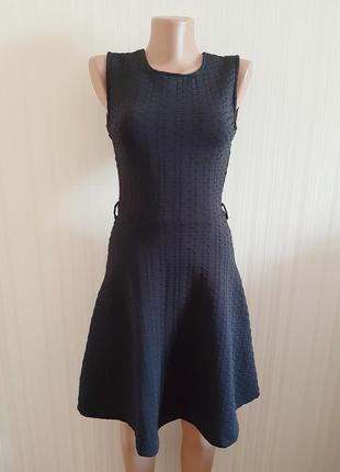 Стильное фактурное платье от atmosphere