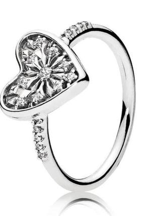 Серебрянное кольцо снежное сердце pandora серебро 925