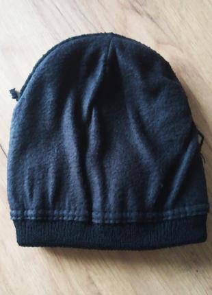 Молодежная мужская вязаная шапка шапочка с отворотом на микрофлисе средней плотности черная6 фото