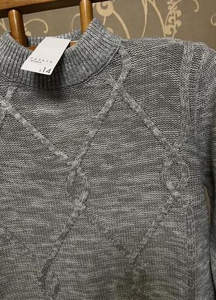 Очень красивый и стильный брендовый вязаный свитер.4 фото